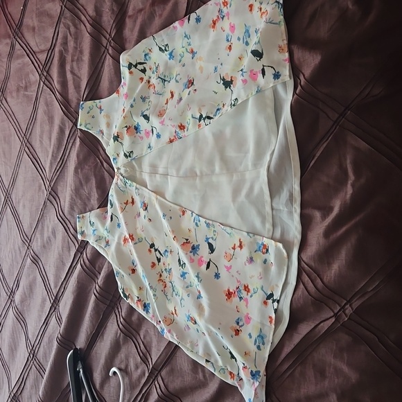 ONLY cream colored floral sleeveless blouse with lining. Women's XL - Picture 6 of 13